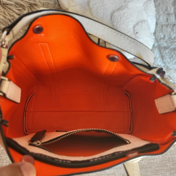 Marc Jacobs Pebbled Leather The Tag Crossbody Bag Off White Magnetic Closure - Picture 11 of 15